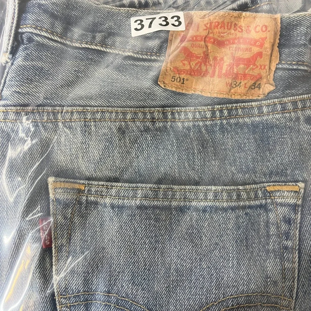 Levi's 501 Jeans Mens Blue Denim Distressed Mid Rise Straight Button Fly 32X32.5